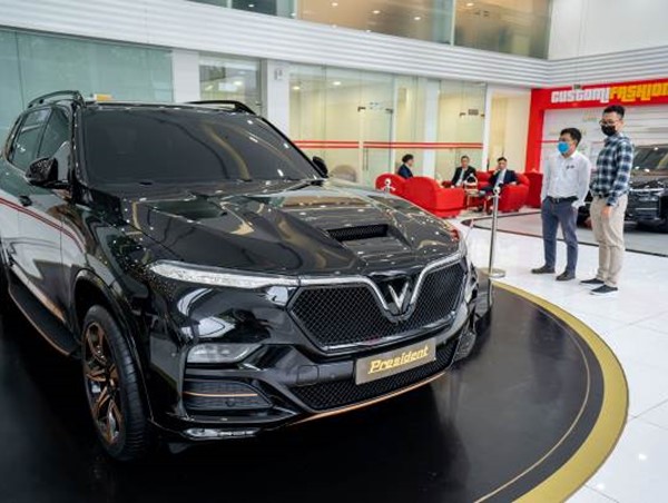 Khách hàng trầm trồ khi tận mắt chiêm ngưỡng “bom tấn” VinFast President