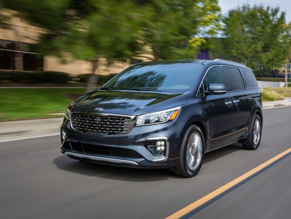 Giá xe ô tô hôm nay 8/9: Kia Sedona giảm mạnh