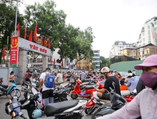 Văn hóa giao thông trước cổng trường: Bắt đầu từ ý thức