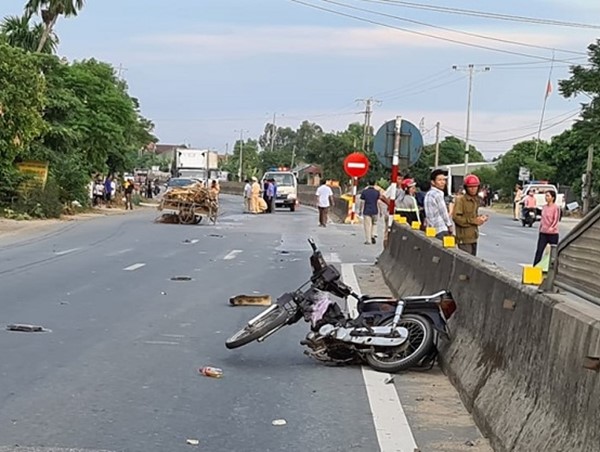 Hà Tĩnh: Va chạm với xe cứu thương, người phụ nữ tử vong tại chỗ