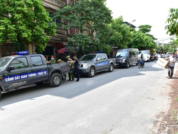 Xử lý bến “cóc” trong ngõ 214 Nguyễn Xiển