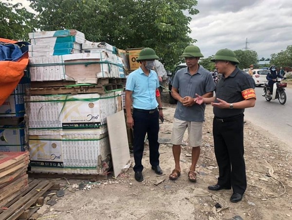 Thanh Oai ra quân giải tỏa hành lang an toàn giao thông