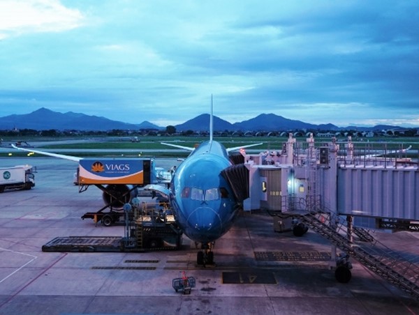 Chuyến bay thương mại quốc tế đầu tiên có gì đặc biệt?