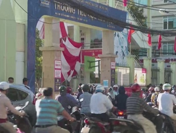 Giải pháp cho tình trạng ùn tắc giao thông cổng các trường học