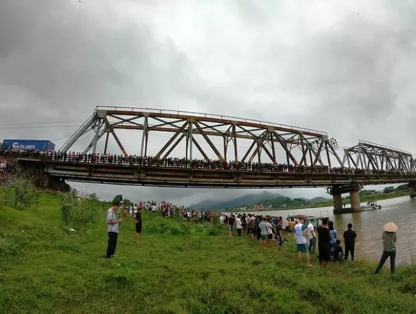 Cố cứu cô gái bị rơi xuống sông, nam tài xế bỏ mạng dưới dòng nước xiết