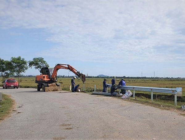 Hà Tĩnh: Người dân ám ảnh khúc cua “tử thần”, các cơ quan chức năng có chậm trễ trong việc lắp hộ lan?