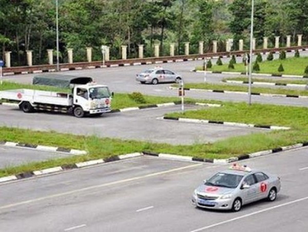 Cân nhắc chuyển quyền đào tạo, cấp giấy phép lái xe cho Bộ Công an