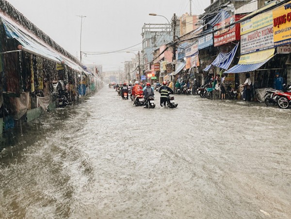 TP Hồ Chí Minh: Thủ Đức ngập nặng sau mưa lớn