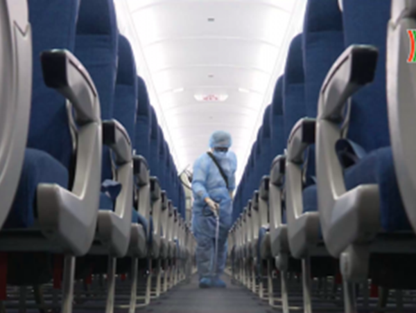 Chuyến bay thương mại quốc tế đầu tiên về Việt Nam hậu Covid-19