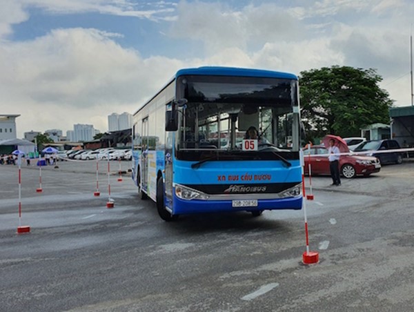 Tài xế xe buýt sôi nổi tranh tài lái xe giỏi, an toàn 2020