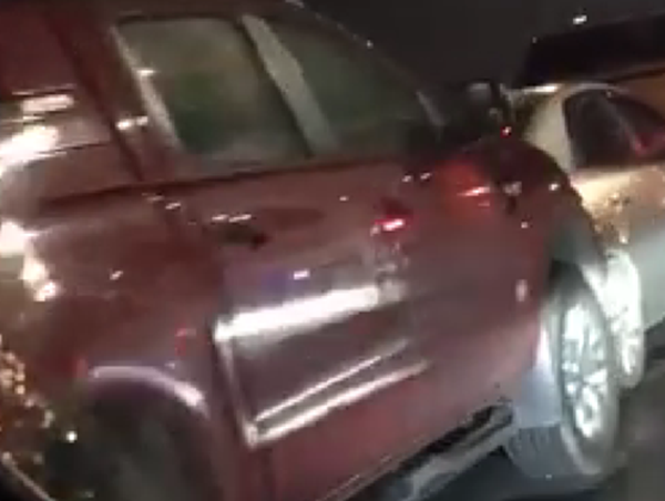 Hơn chục ô tô đâm liên hoàn trên cầu Nhật Tân