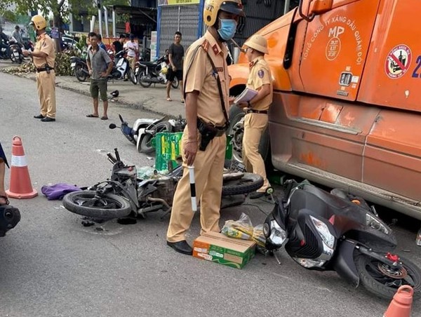 Hải Phòng: Xe container đâm hàng loạt xe máy, 6 người bị thương