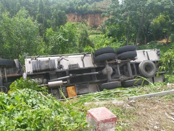 Tin tức tai nạn giao thông mới nhất hôm nay 30/9: Dừng đi vệ sinh, tài xế bị xe đè tử vong