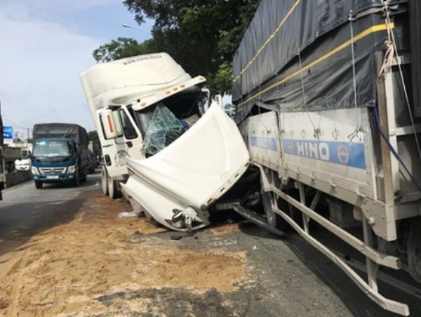 Tai nạn giao thông mới nhất hôm nay 1/10: Gây tai nạn nghiêm trọng vì dừng xe đi vệ sinh dọc đường