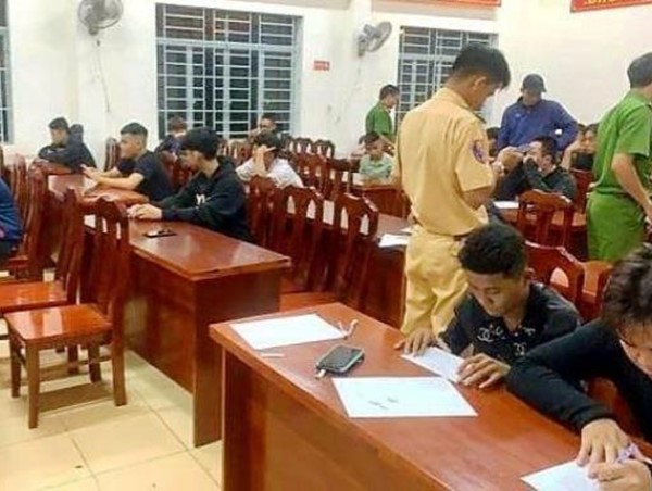 Tóm gọn 21 “quái xế” đang chạy bạt mạng trong đêm