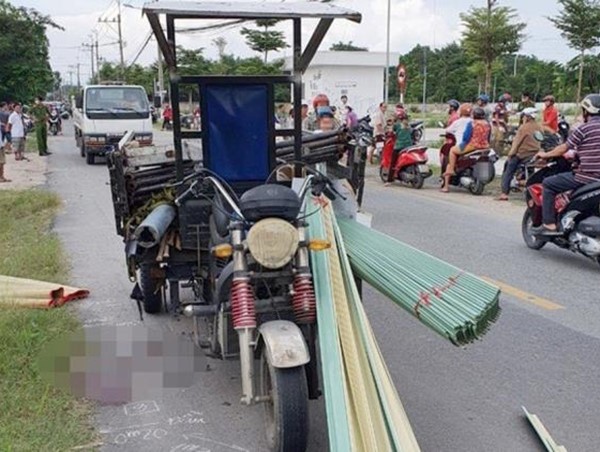 Va chạm với xe ba bánh chở tôn, 2 thiếu niên thương vong