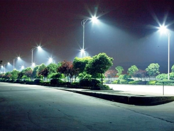 Hà Nội: Đầu tư 1.800 bộ đèn Led chiếu sáng trên các tuyến phố