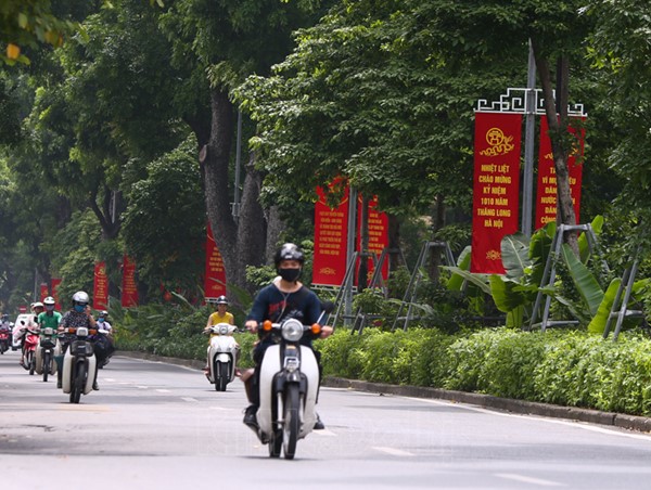 [Ảnh] Dấu ấn kỷ niệm Thăng Long - Hà Nội 1010 năm tuổi trên phố phường Hà Nội