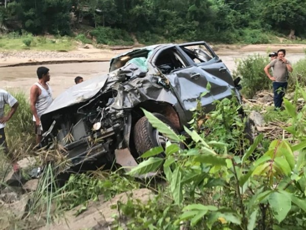 Ô tô chở giáo viên trường tiểu học lao xuống vực, 3 người thương vong