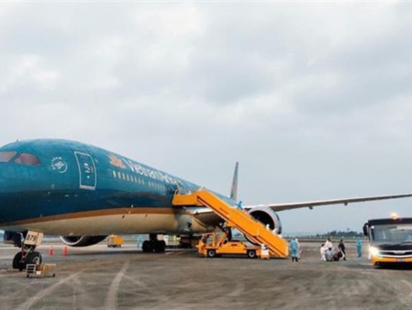 Gần 340 công dân Việt Nam từ châu Âu và châu Phi hạ cánh an toàn tại sân bay Vân Đồn