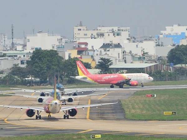 Đề xuất rút ngắn thời gian đóng cửa sân bay Nội Bài do tình trạng chậm chuyến tăng trở lại