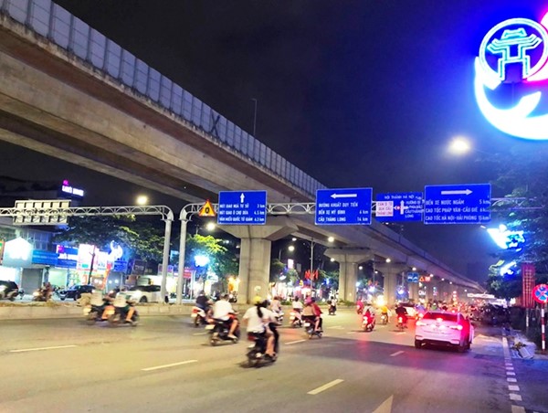 Trang trí đèn chiếu sáng tuyến đường Nguyễn Trãi: Tạo mỹ quan đô thị