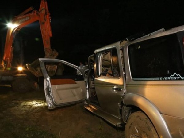 Thông tin mới vụ ô tô lao xuống sông lúc đêm tối khiến 5 người tử vong