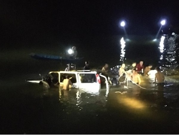 Bộ Công an chỉ đạo điều tra nguyên nhân vụ ô tô rơi xuống sông khiến 5 người tử vong