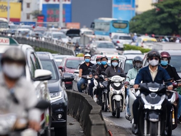 TP Hồ Chí Minh: Giao thông rối loạn vì lệnh cấm xe qua cầu vượt Nguyễn Hữu Cảnh