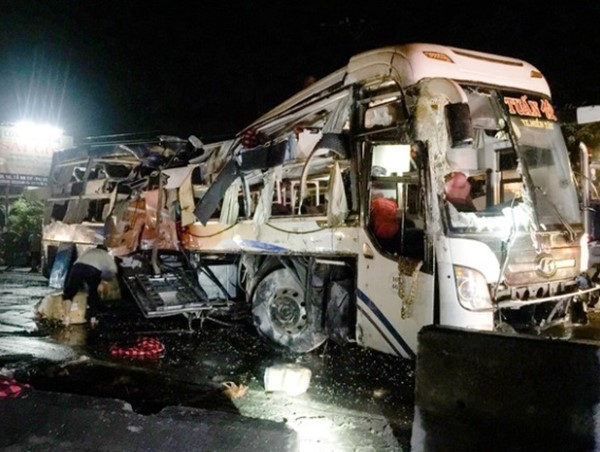 Tai nạn giao thông mới nhất hôm nay 7/10: Xe khách tông xe tải, 1 người tử vong, 19 người bị thương