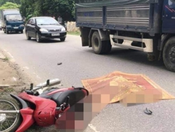 Va chạm với xe tải trên QL21, người phụ nữ tử vong thương tâm