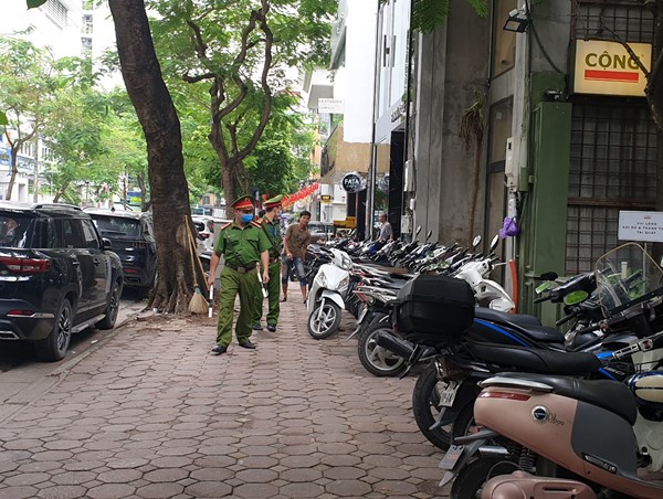 Công an quận Hai Bà Trưng quyết liệt xử lý vi phạm trật tự đô thị