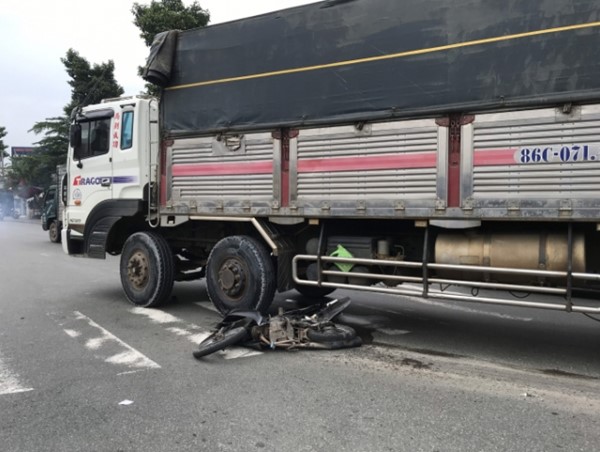 Tai nạn giao thông mới nhất hôm nay 9/10: Truy tìm xe ô tô cán chết 2 người bỏ chạy khỏi hiện trường