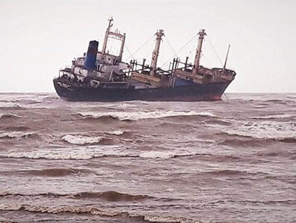 Giải cứu thành công 16 thuyền viên gặp nạn trên vùng biển Hà Tĩnh