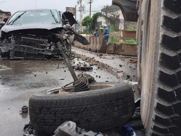 Tai nạn giao thông mới nhất hôm nay ngày 10/10: Xế hộp lao thẳng vào xe ben