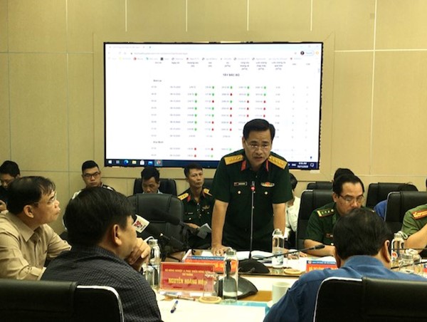 Đặc công giải cứu an toàn 9 người trên tàu Vietship 01 mắc cạn tại vùng biển Quảng Trị