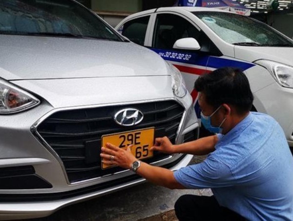 Hà Nội thúc tiến độ đổi màu biển số xe kinh doanh vận tải