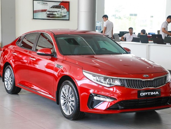 Giá xe ô tô hôm nay 13/10: Kia Optima tặng phụ kiện chính hãng
