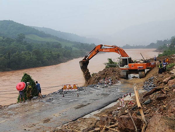 Quảng Trị tập trung lực lượng khắc phục sạt lở, thông tuyến Quốc lộ 9 đoạn qua Đakrông