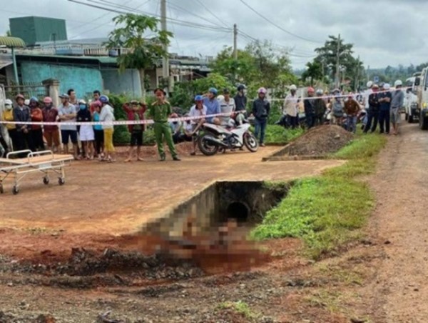 Xe máy mất lái lao xuống cống, nam thanh niên tử vong tại chỗ