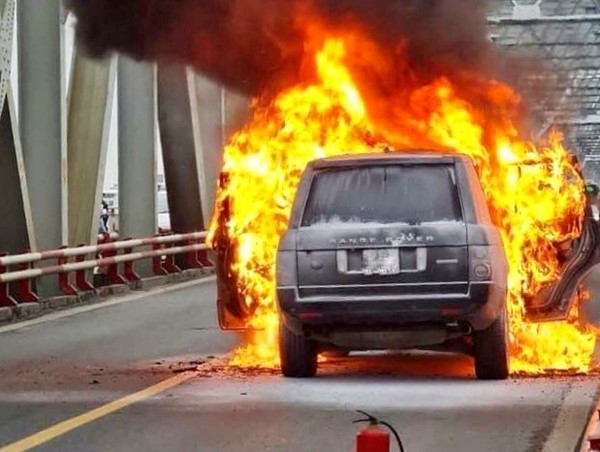 [Thông tin 114] Đề phòng cháy, nổ bình chữa cháy trong xe ô tô