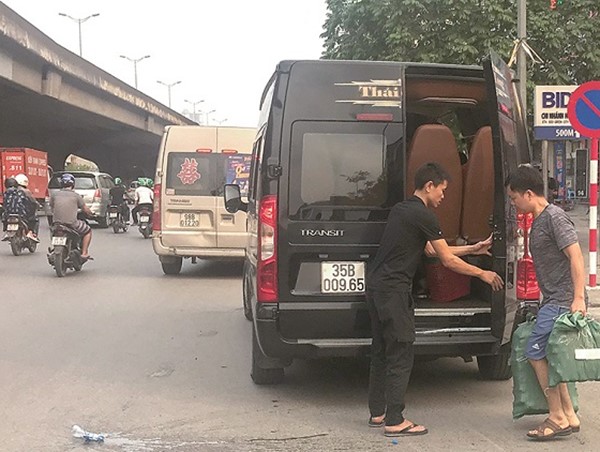 Cấm xe hợp đồng từ 9 chỗ: Có hạn chế được xe khách trá hình?