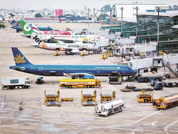 Nỗi lo “lạm phát” sân bay