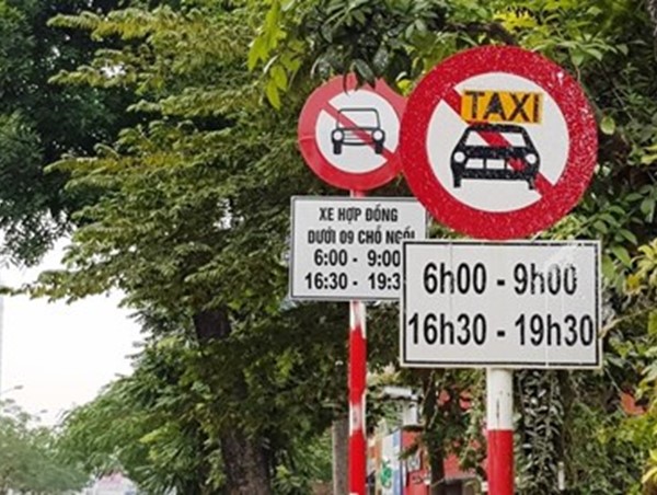 Công an TP Hà Nội vẫn sẽ khôi phục biển cấm xe taxi, xe hợp đồng trên 10 tuyến đường