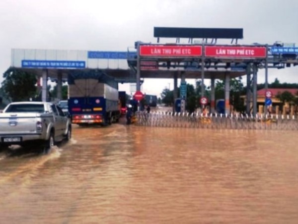 BOT Quảng Trị buộc phải xả trạm vì mưa bão