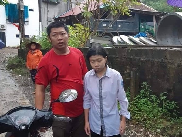 Thanh Hóa: Bị cuốn trôi 200m, nữ sinh may mắn được chiến sĩ bộ đội cứu sống