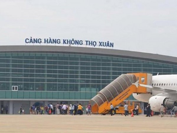 Mượn giấy tờ để làm thủ tục, khách bị cấm bay 12 tháng