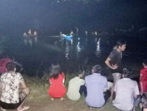 Thuyền chở 3 người bị lật trên sông Giăng, 1 người mất tích