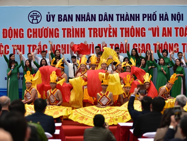 [Ảnh] Lễ phát động Chương trình truyền thông Vì An toàn giao thông Thủ đô năm 2020