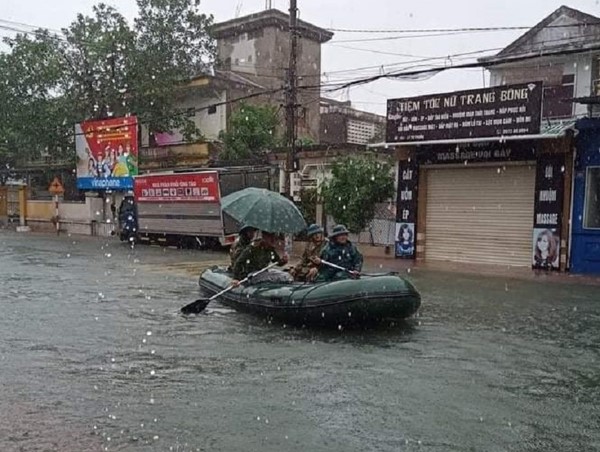 Cận cảnh Hà Tĩnh ngập nặng chưa từng có từ 50 năm trở lại
